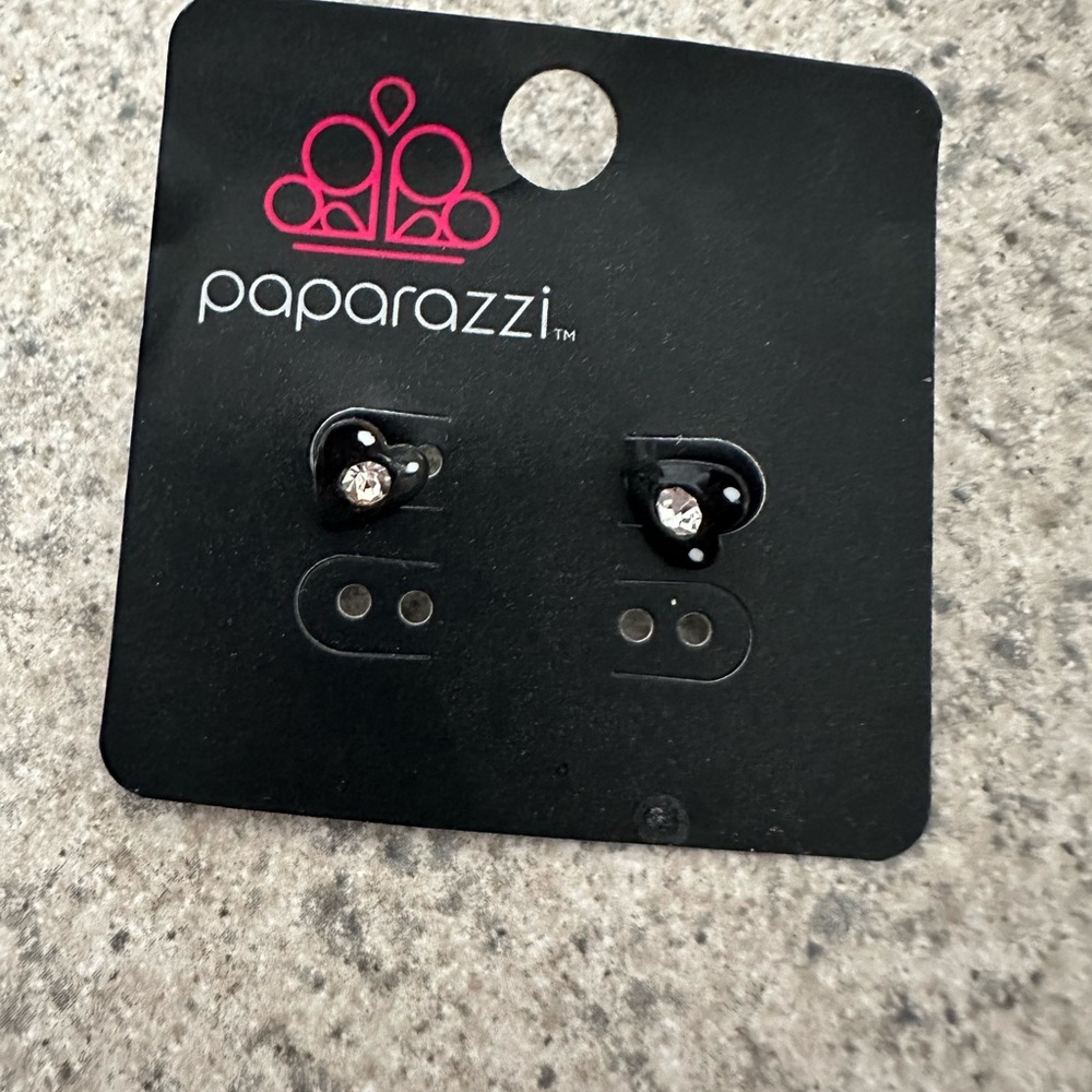 Paparazzi earrings black heart silver rinestone
